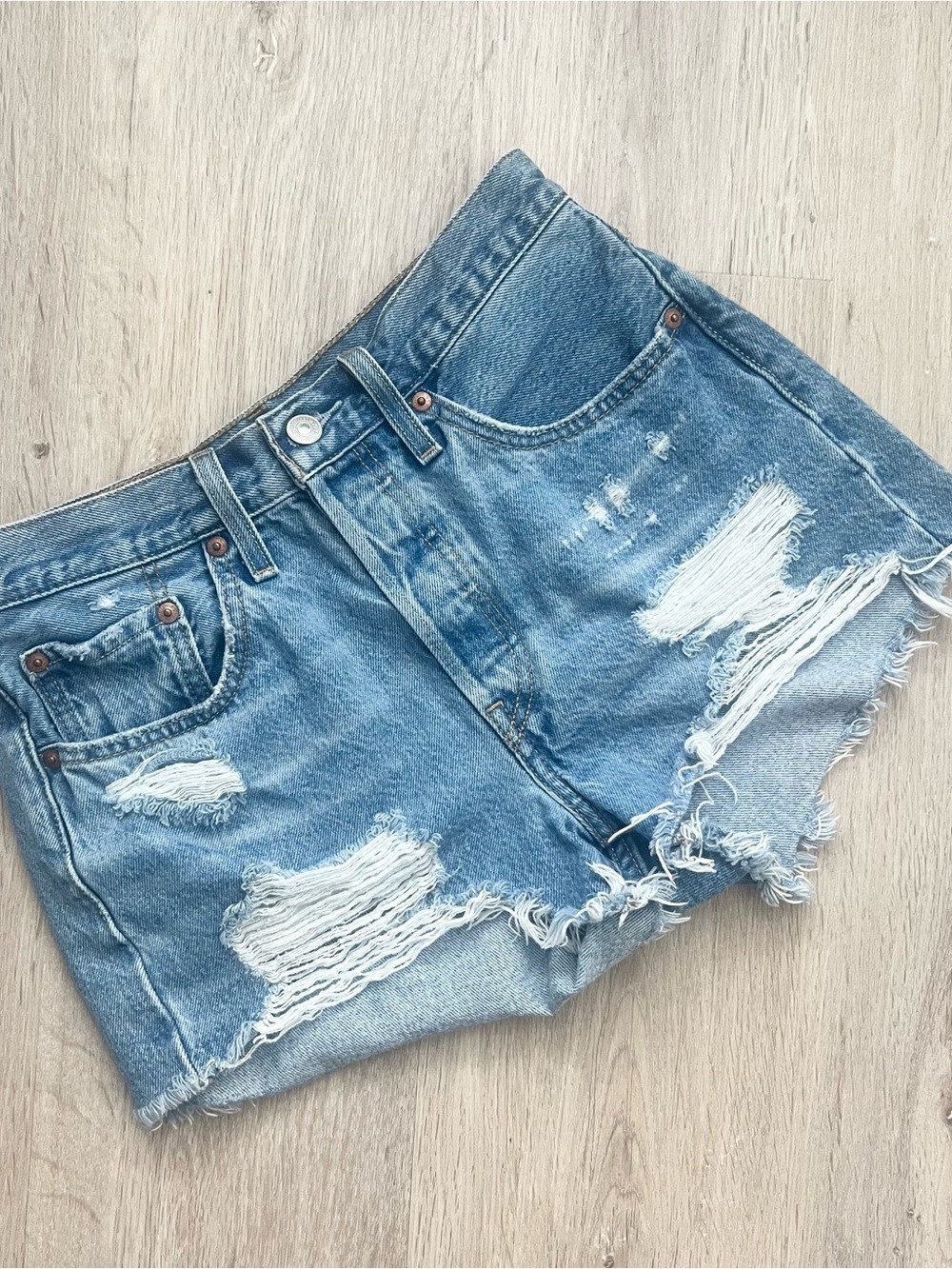 Levi’s 501 Cut Off Denim Shorts Womens W26 Blue Ripped Distressed Y2K Jorts - Picture 2 of 8